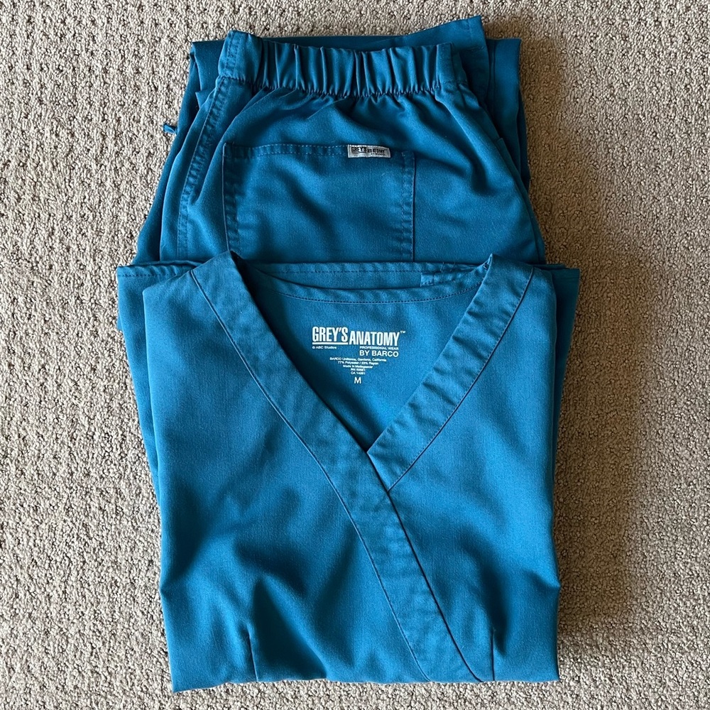 Grey’s Anatomy Women’s Uniform Scrubs sized Medium Set